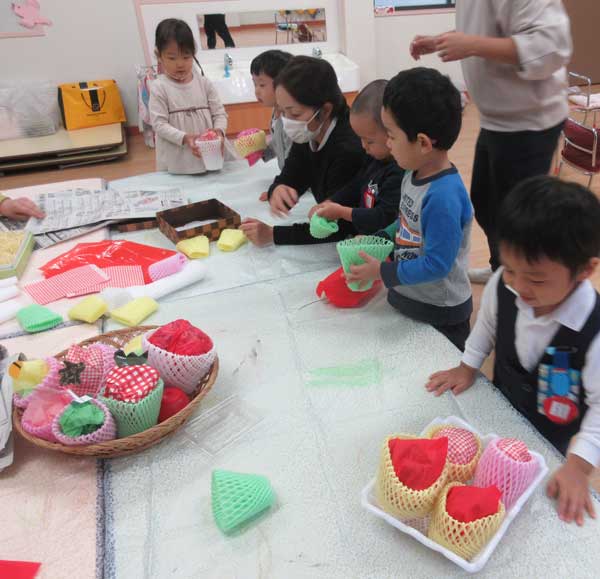 2歳児いちご組 製作展 くだもの屋さん 京都市上京区 浄福寺幼稚園